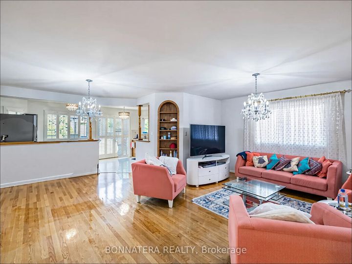 Photo 18 at 5471 Whitehorn Avenue, East Credit, Mississauga