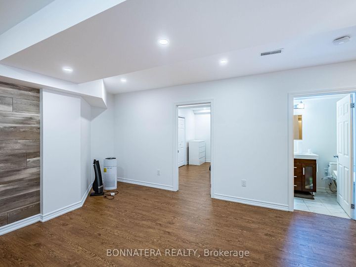 Photo 28 at 5471 Whitehorn Avenue, East Credit, Mississauga