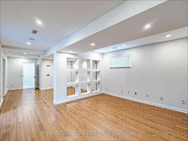 Photo 31 at 5471 Whitehorn Avenue, East Credit, Mississauga