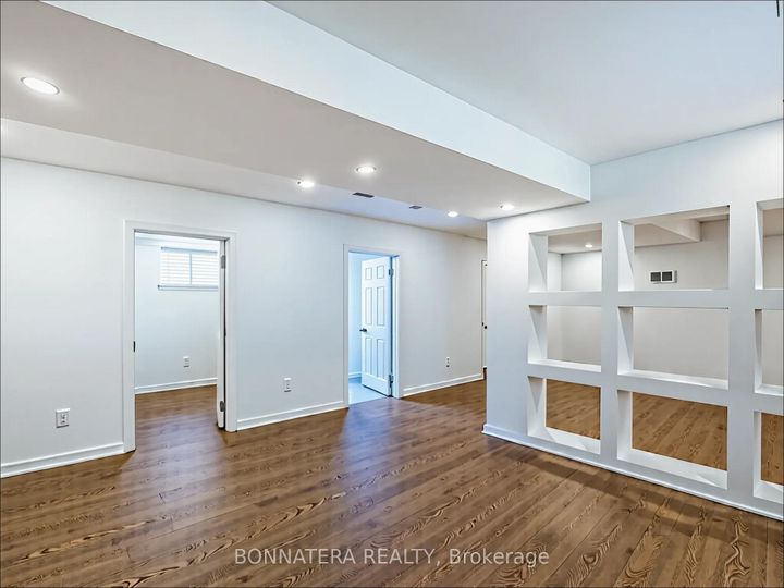 Photo 32 at 5471 Whitehorn Avenue, East Credit, Mississauga