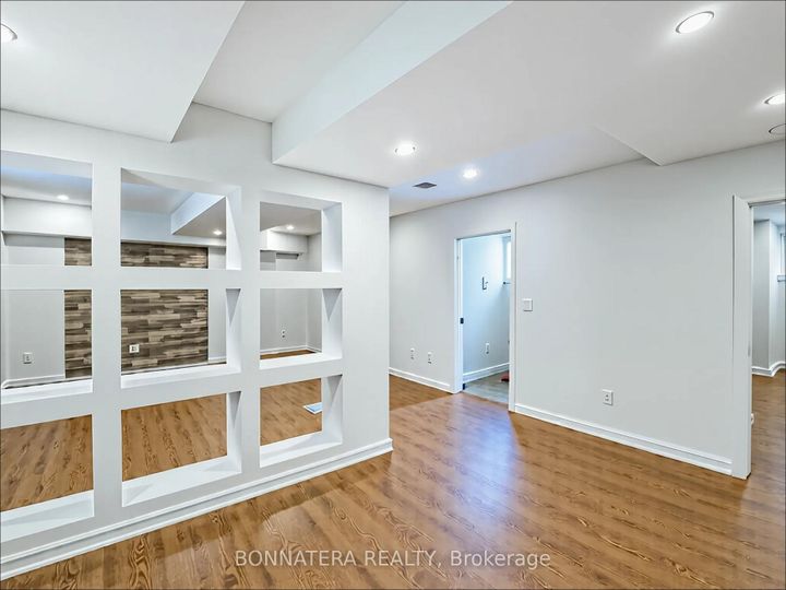 Photo 33 at 5471 Whitehorn Avenue, East Credit, Mississauga