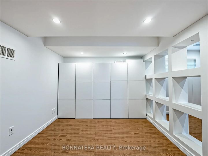 Photo 34 at 5471 Whitehorn Avenue, East Credit, Mississauga