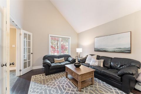 Photo 4 at 18 Harrowsmith Place, Oak Ridges, Richmond Hill