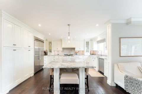 Photo 8 at 18 Harrowsmith Place, Oak Ridges, Richmond Hill