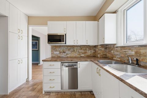 Photo 4 at 428 Lesabre Street, Eastdale, Oshawa