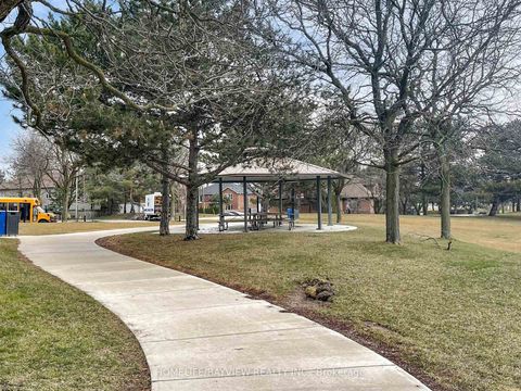 Photo 4 at 6 Tanjo Court, Yorkhill, Vaughan