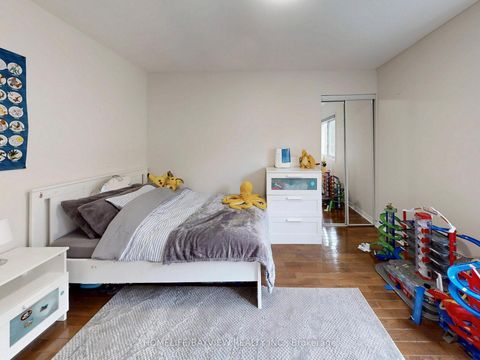 Photo 33 at 6 Tanjo Court, Yorkhill, Vaughan