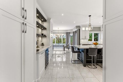 Photo 9 at 37 Vaughan Boulevard, Beverley Glen, Vaughan