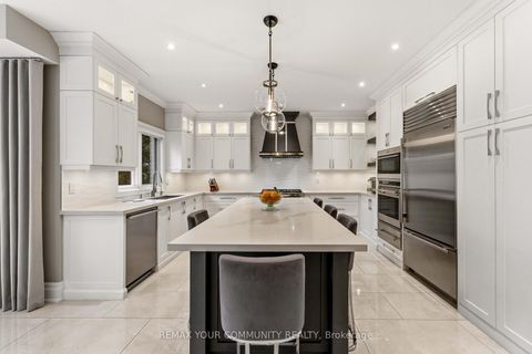 Photo 11 at 37 Vaughan Boulevard, Beverley Glen, Vaughan