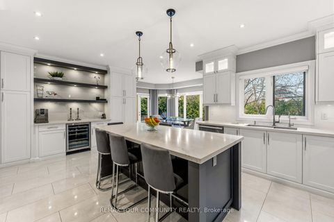 Photo 12 at 37 Vaughan Boulevard, Beverley Glen, Vaughan