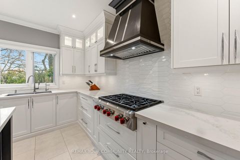 Photo 13 at 37 Vaughan Boulevard, Beverley Glen, Vaughan