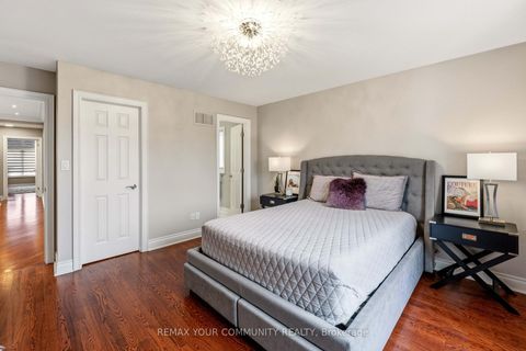 Photo 26 at 37 Vaughan Boulevard, Beverley Glen, Vaughan