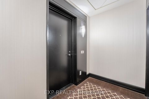 Photo 4 at 105 - 20 North Park Road, Beverley Glen, Vaughan