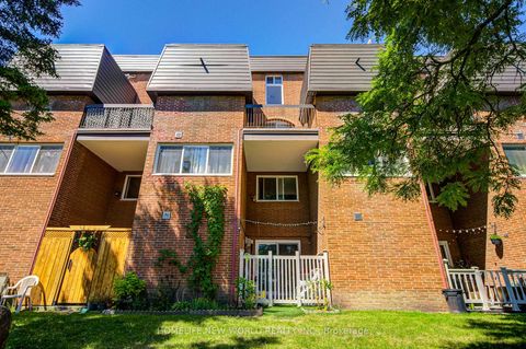 Photo 2 at 325 - 1455 Williamsport Drive, Applewood, Mississauga