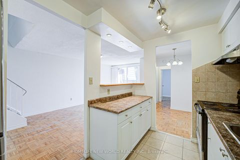 Photo 12 at 325 - 1455 Williamsport Drive, Applewood, Mississauga