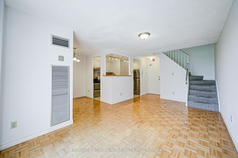 Photo 17 at 325 - 1455 Williamsport Drive, Applewood, Mississauga