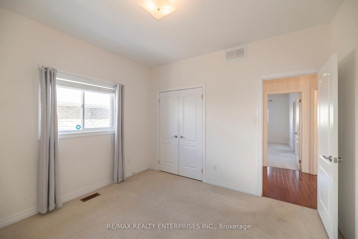 Photo 14 at 802 Coldstream Drive, Samac, Oshawa