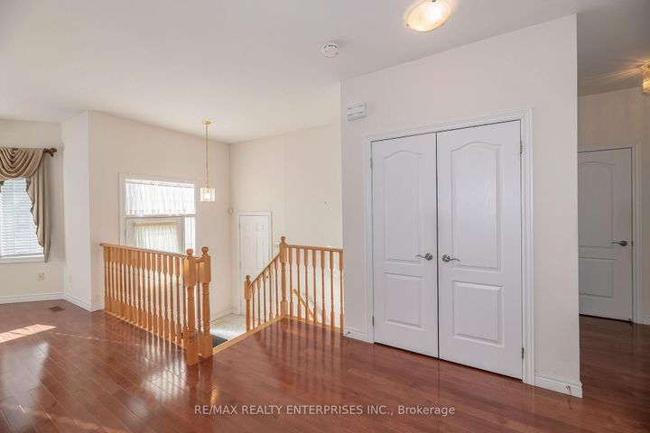 Photo 17 at 802 Coldstream Drive, Samac, Oshawa