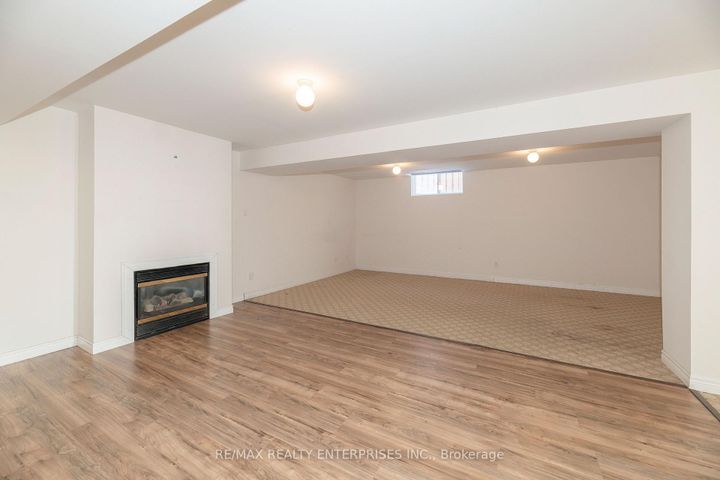 Photo 18 at 802 Coldstream Drive, Samac, Oshawa