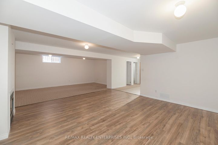 Photo 21 at 802 Coldstream Drive, Samac, Oshawa