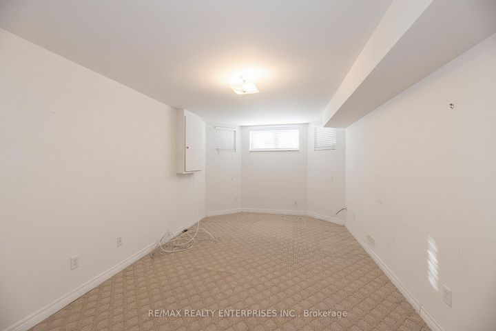 Photo 22 at 802 Coldstream Drive, Samac, Oshawa