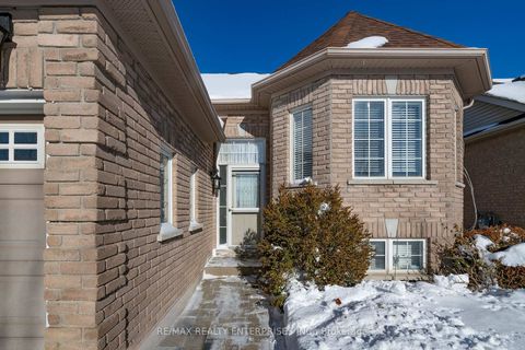 Photo 1 at 802 Coldstream Drive, Samac, Oshawa