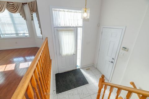 Photo 2 at 802 Coldstream Drive, Samac, Oshawa