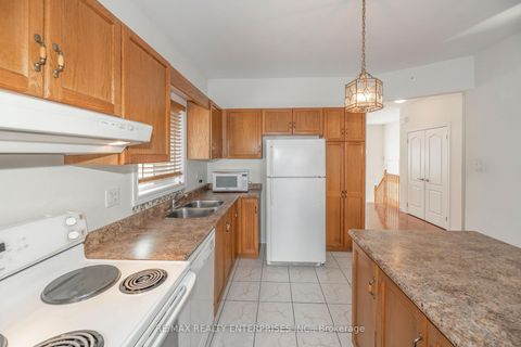 Photo 9 at 802 Coldstream Drive, Samac, Oshawa