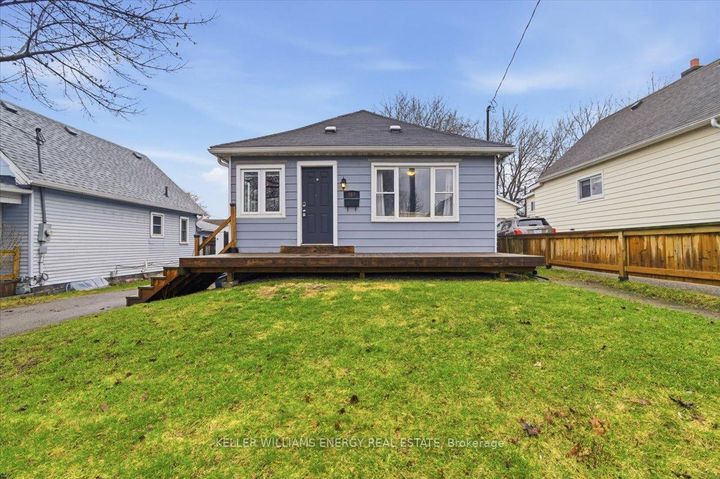 Photo 2 at 469 Montrave Avenue, Vanier, Oshawa