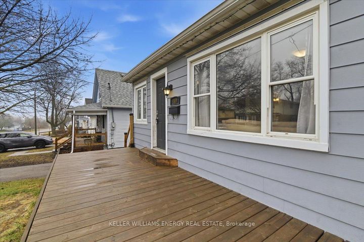 Photo 5 at 469 Montrave Avenue, Vanier, Oshawa