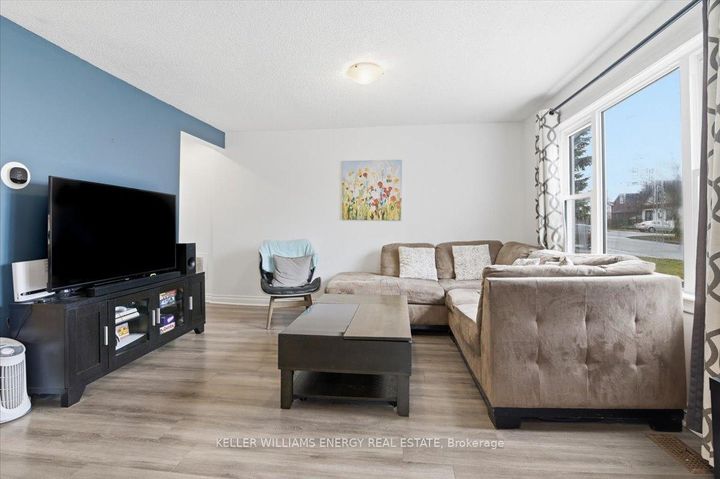 Photo 8 at 469 Montrave Avenue, Vanier, Oshawa