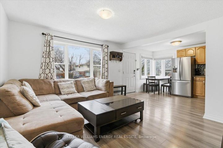 Photo 9 at 469 Montrave Avenue, Vanier, Oshawa