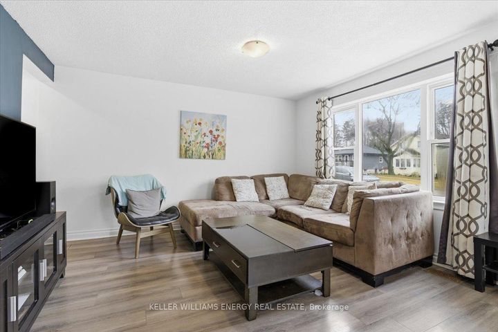 Photo 10 at 469 Montrave Avenue, Vanier, Oshawa