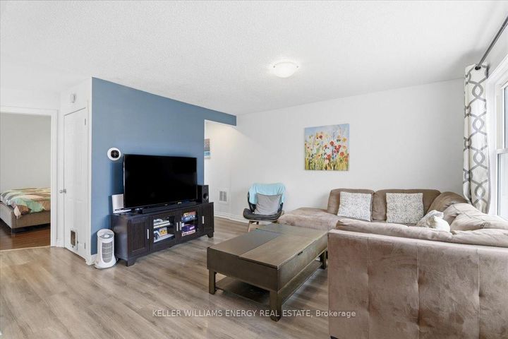 Photo 11 at 469 Montrave Avenue, Vanier, Oshawa