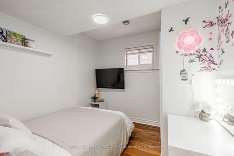 Photo 9 at 121 Sovereign's Gate, Shore, Barrie