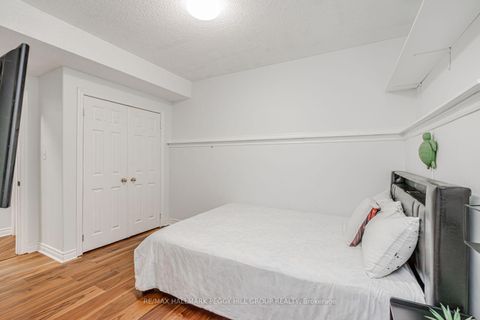 Photo 10 at 121 Sovereign's Gate, Shore, Barrie