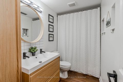 Photo 11 at 121 Sovereign's Gate, Shore, Barrie