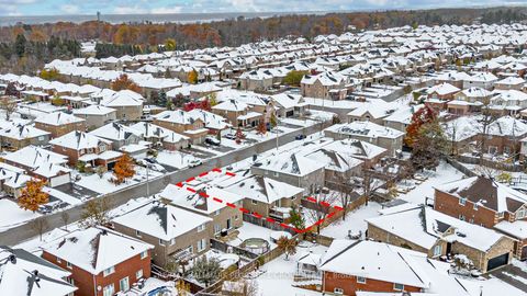 Photo 14 at 121 Sovereign's Gate, Shore, Barrie