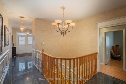 Photo 4 at 14 Mustang Road, Maple, Vaughan