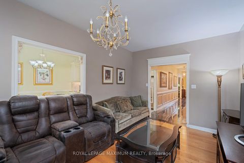 Photo 6 at 14 Mustang Road, Maple, Vaughan
