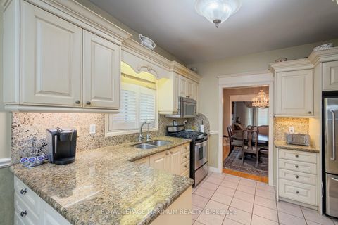 Photo 7 at 14 Mustang Road, Maple, Vaughan