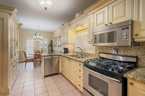 Photo 10 at 14 Mustang Road, Maple, Vaughan