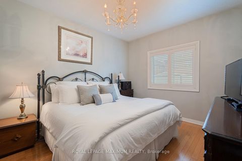 Photo 16 at 14 Mustang Road, Maple, Vaughan