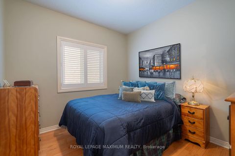 Photo 18 at 14 Mustang Road, Maple, Vaughan