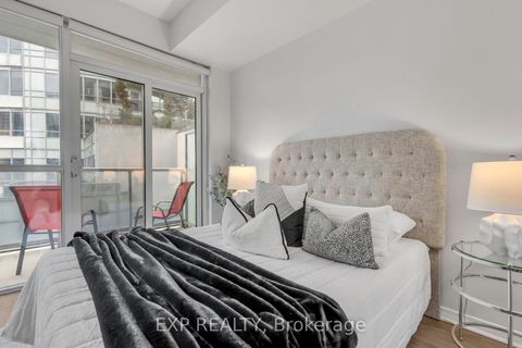 Photo 9 at 2021 - 352 Front Street W, Waterfront Communities C1, Toronto