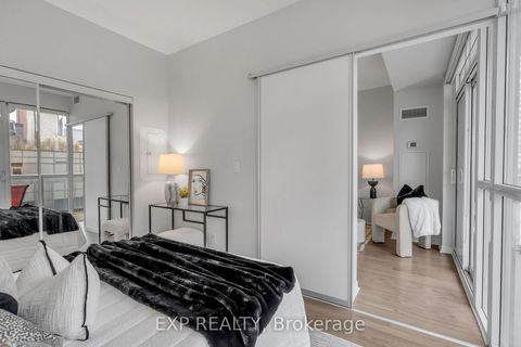 Photo 11 at 2021 - 352 Front Street W, Waterfront Communities C1, Toronto