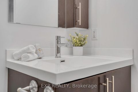 Photo 12 at 2021 - 352 Front Street W, Waterfront Communities C1, Toronto