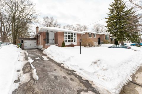 Photo 2 at 57 Alpaca Drive, Woburn, Toronto
