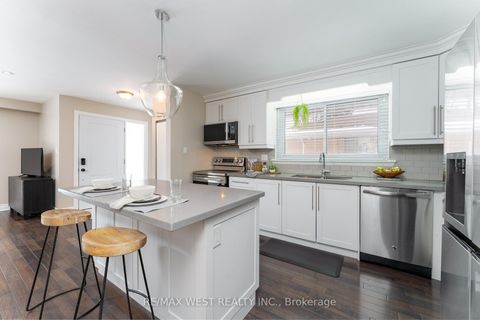 Photo 4 at 57 Alpaca Drive, Woburn, Toronto