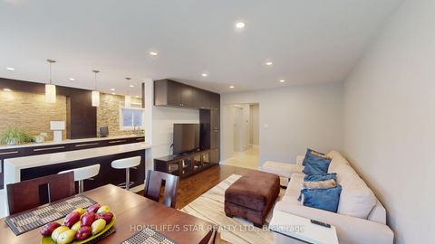 Photo 6 at 42 PILKINGTON Crescent, Brownridge, Vaughan